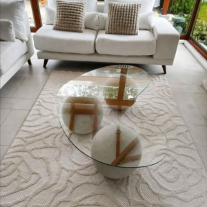 Mesa irregular moderna.